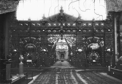 Pórtico del Pabellón de Metalurgia en la Exposición Universal, París, 1889 de Adolphe Giraudon
